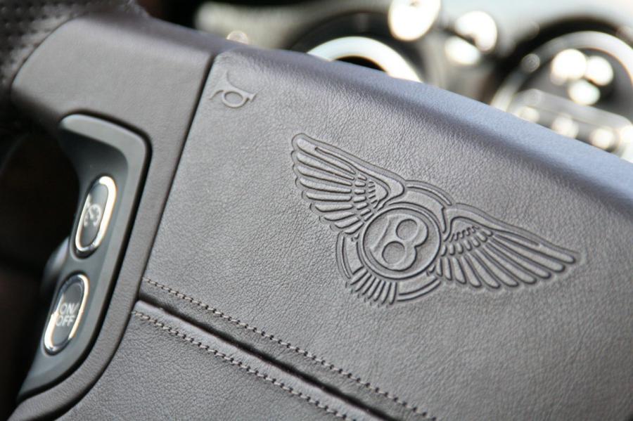 Детали интерьера Bentley Brooklands 2009 года  (NA) (фото 30 из 55)